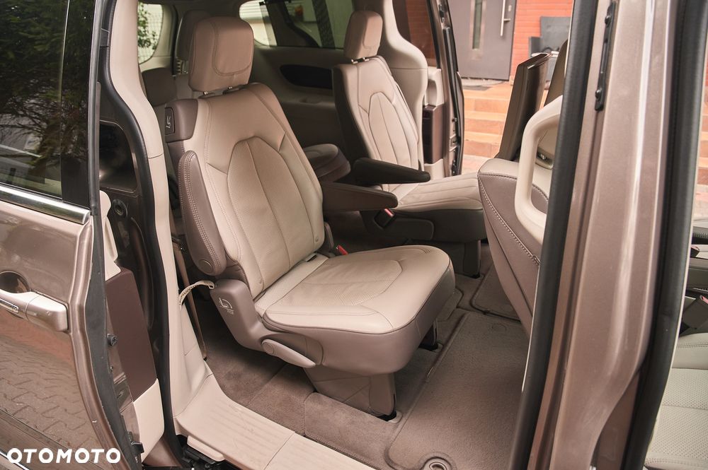 Chrysler Pacifica - 30