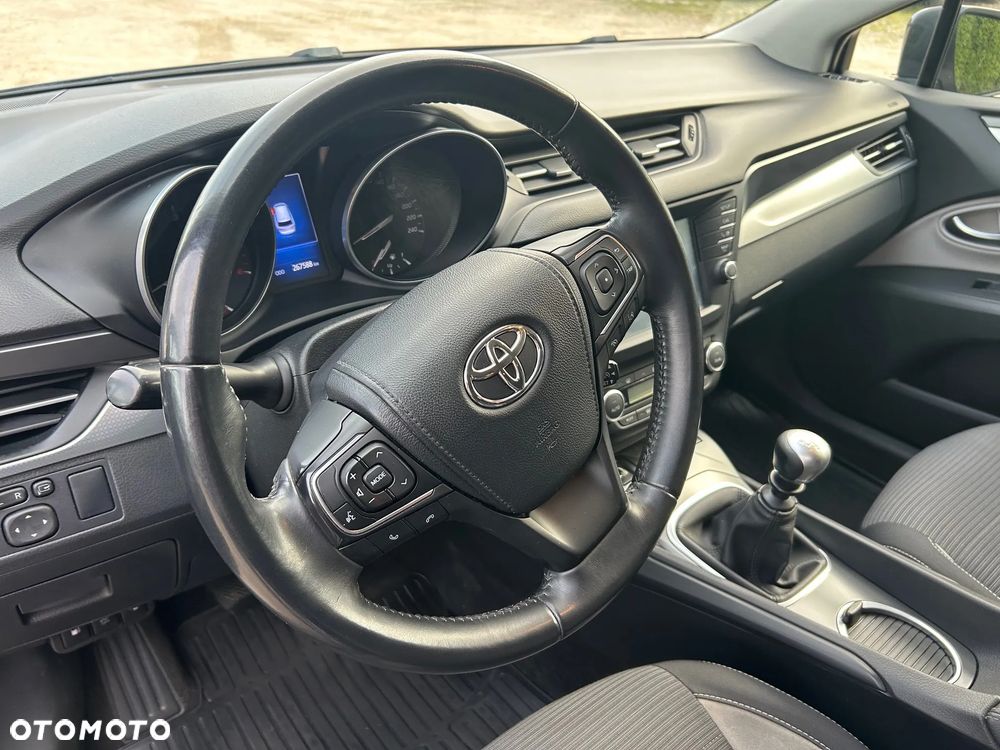 Toyota Avensis 2.0 D-4D Prestige - 11