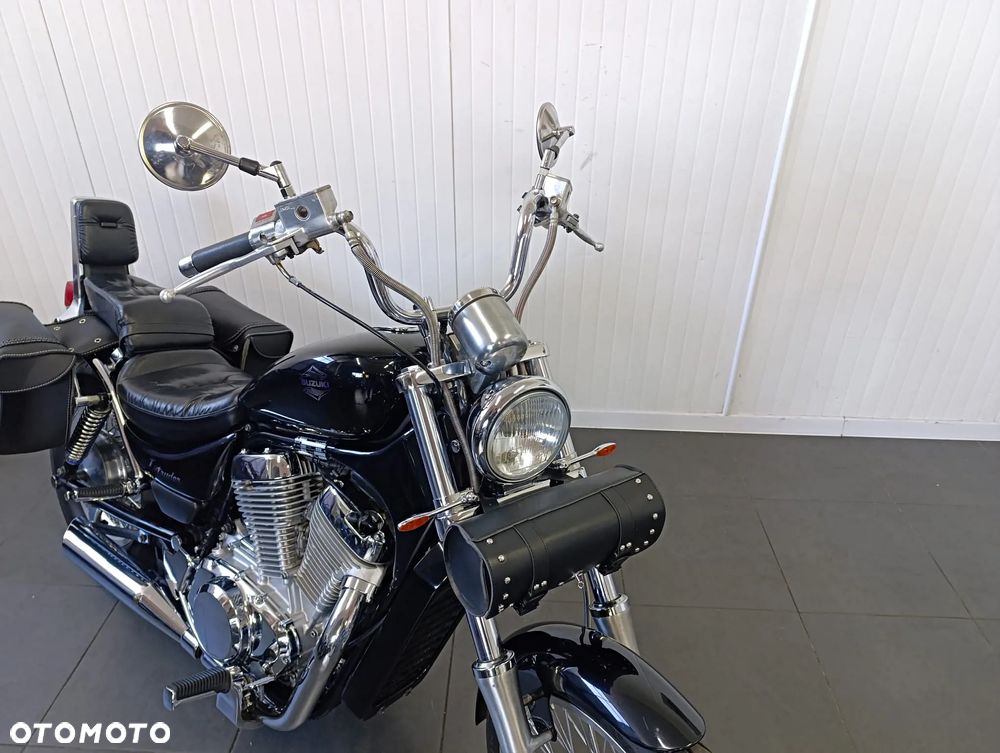 Suzuki Intruder - 15