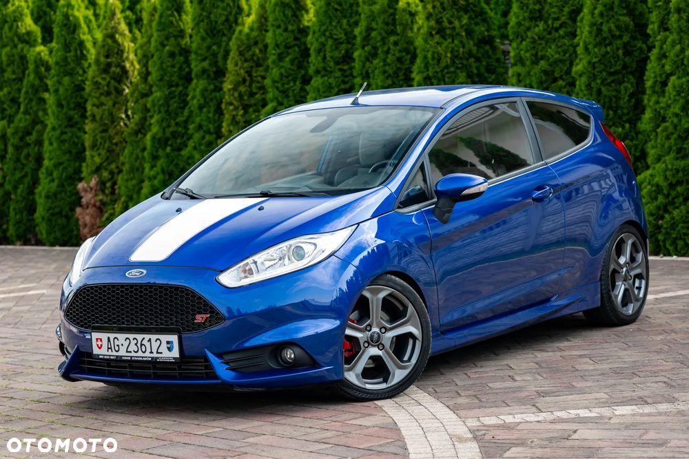 Ford Fiesta 1.6 EcoBoost mit Leder-Sport-Paket ST - 2
