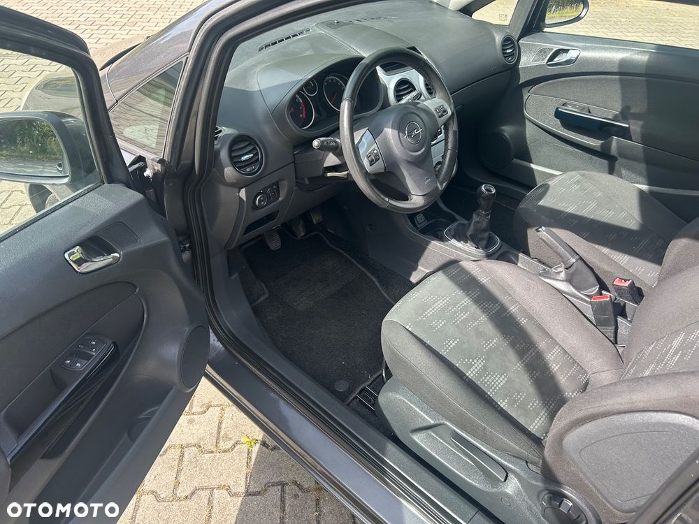 Opel Corsa 1.4 16V Innovation 110 Jahre - 9