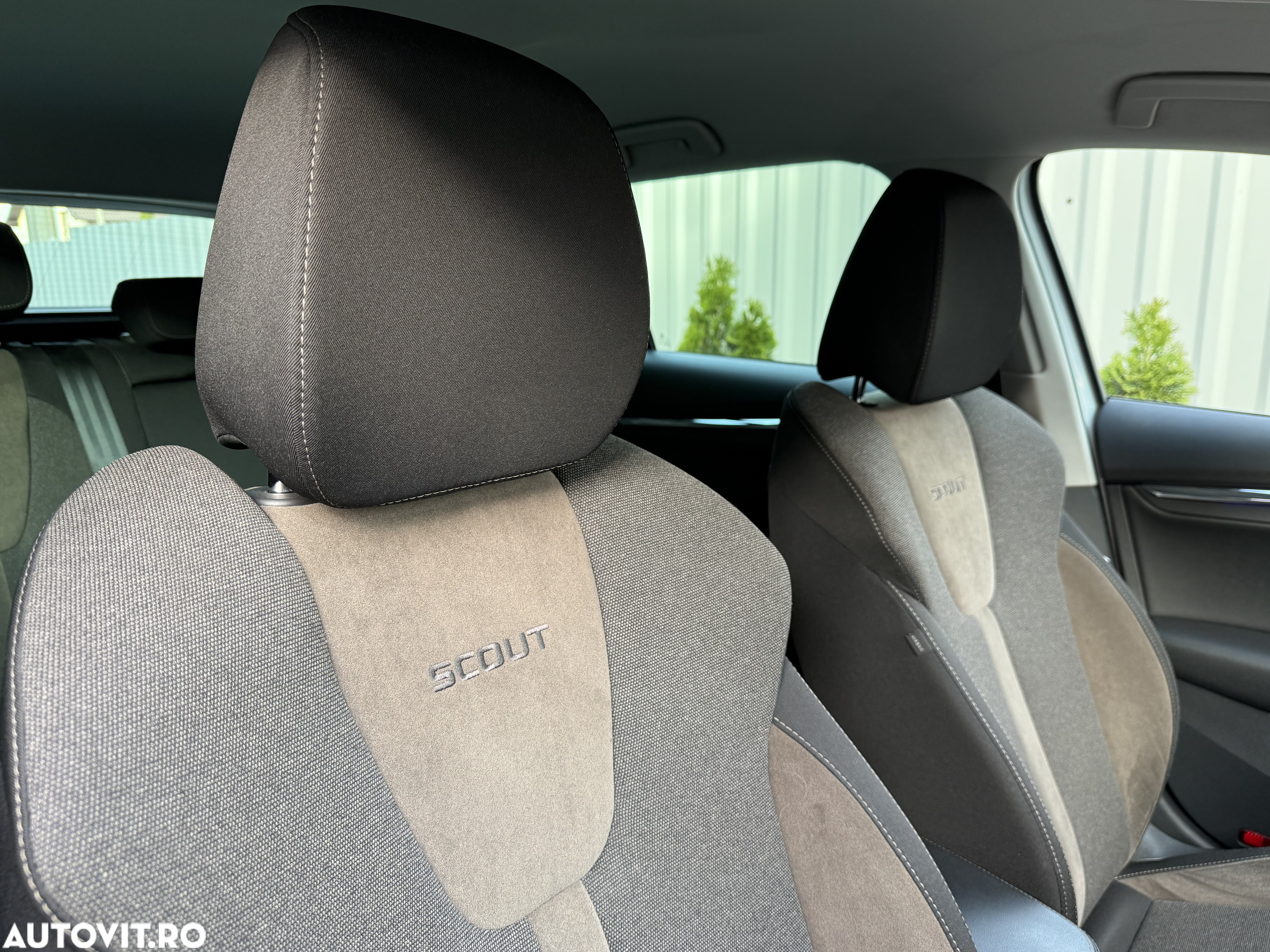 Skoda Octavia Combi 2.0 TDI DSG 4X4 Scout - 17