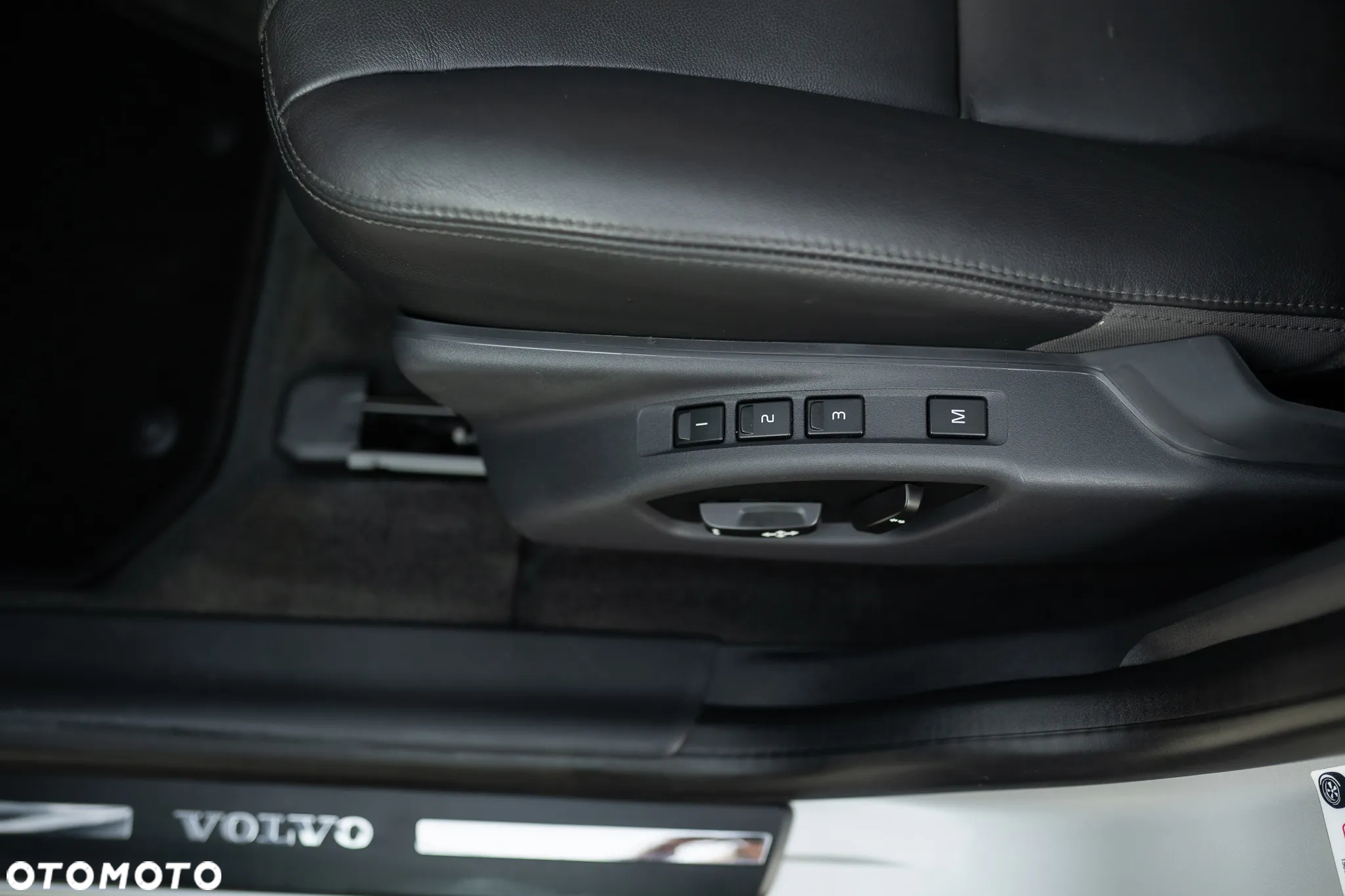 Volvo XC 60 T5 Drive-E Momentum - 23