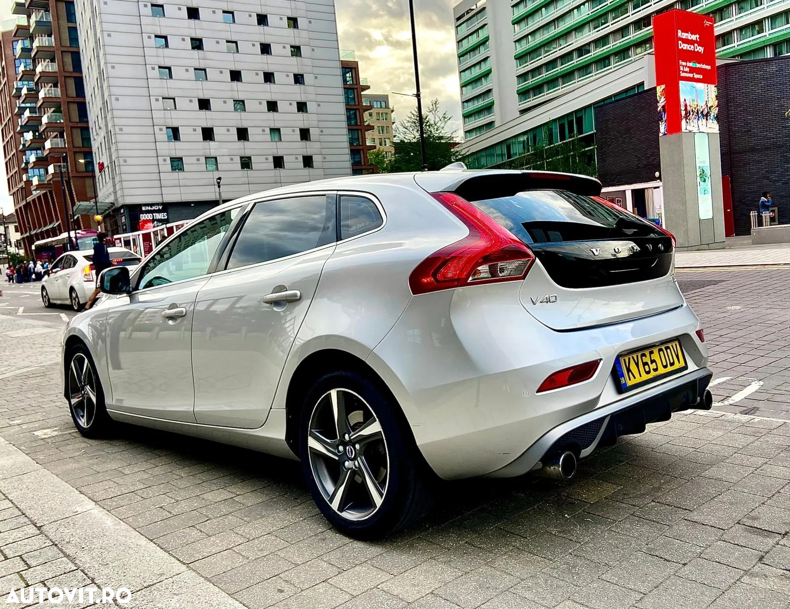 Volvo V40 D3 Aut. R-Design - 3