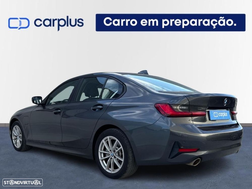 BMW 330 e Auto — photo 2