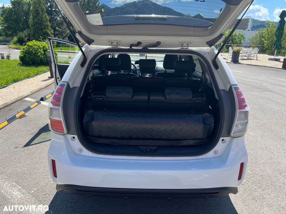 Toyota Prius+ - 10