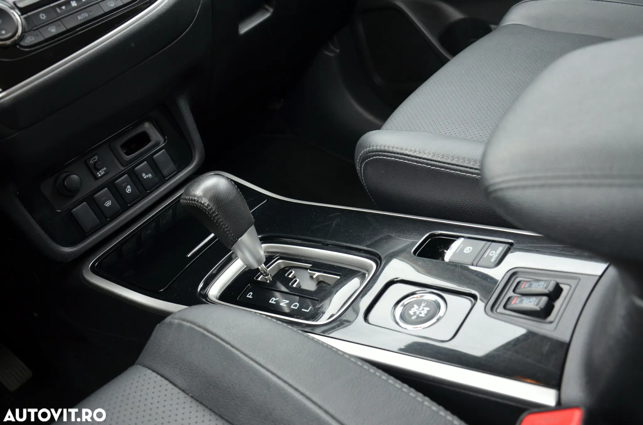 Mitsubishi Outlander 2.2 DI-D 4WD Automatik Diamant Edition+ - 29