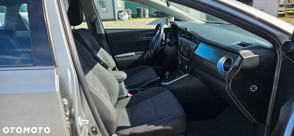 Toyota Auris 1.8 HSD Luna - 23