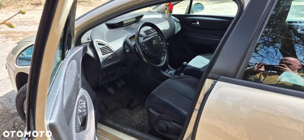 Citroën C4 1.6 16V Style - 10