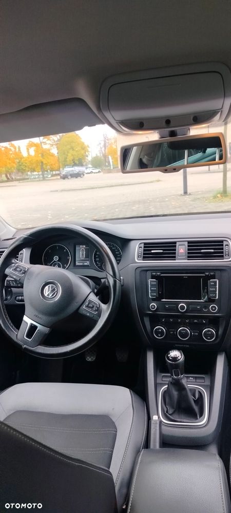 Volkswagen Jetta 2.0 TDI Highline - 6