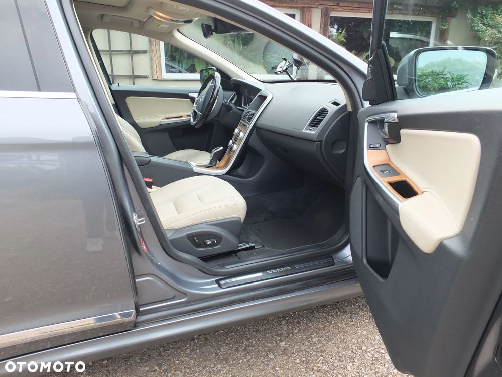 Volvo XC 60 T6 AWD Geartronic Summum - 9