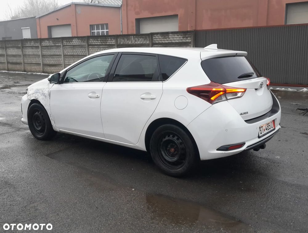 Toyota Auris 1.6 Premium Comfort - 6