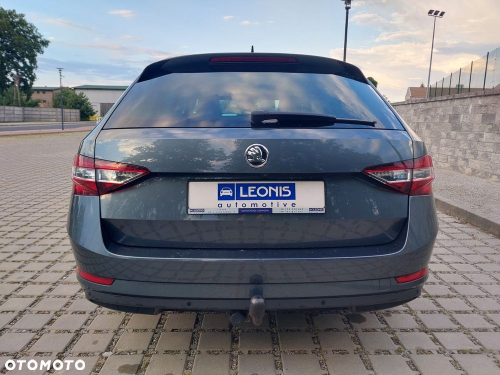 Skoda Superb 2.0 TDI DSG Ambition - 4