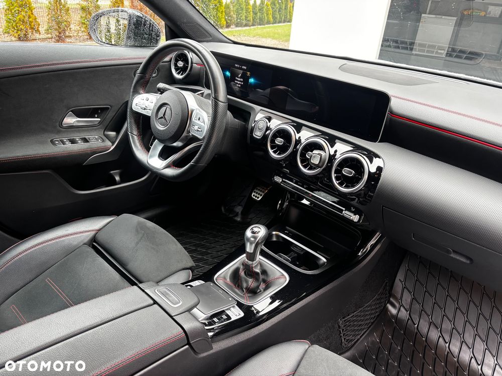 Mercedes-Benz CLA 200 AMG Line - 4