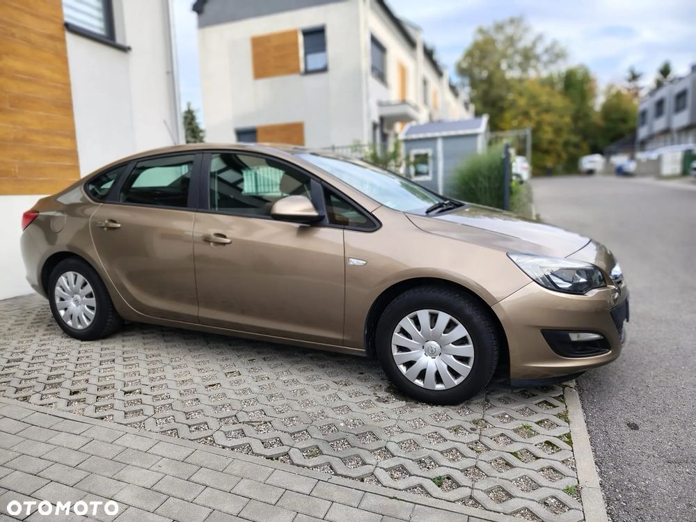 Opel Astra 2013 photo 3