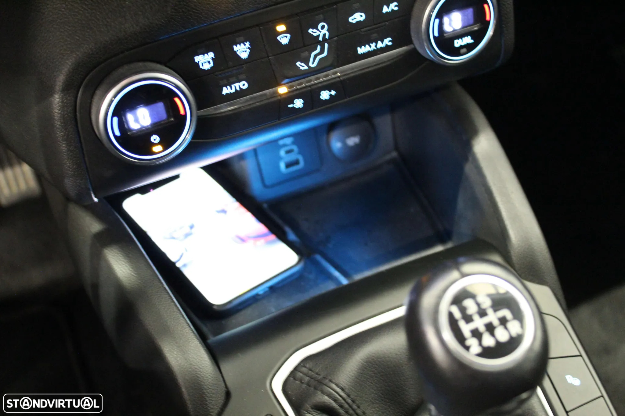 Ford Focus 1.0 EcoBoost MHEV Connected Design - 14