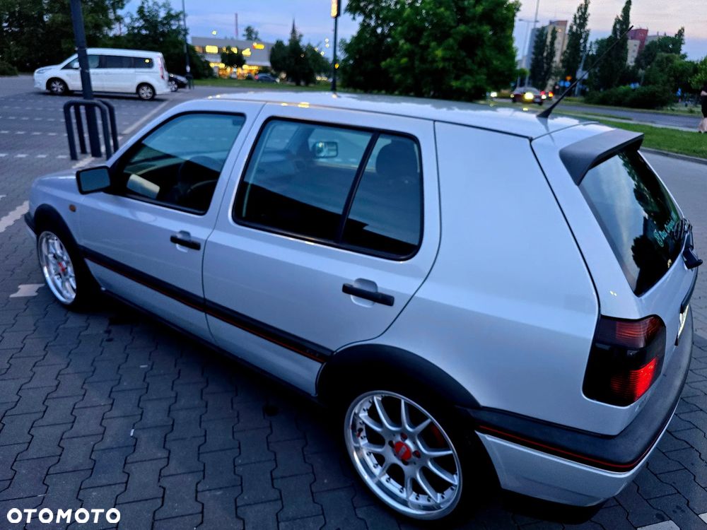 Volkswagen Golf - 22