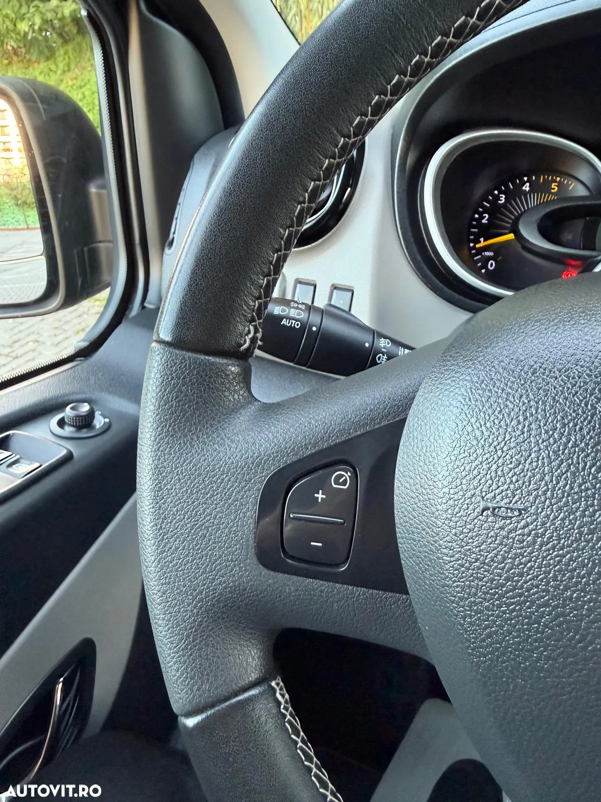 Renault Trafic Combi L2H1 1.6 dCi TT 145 7+1 Expression Plus - 24