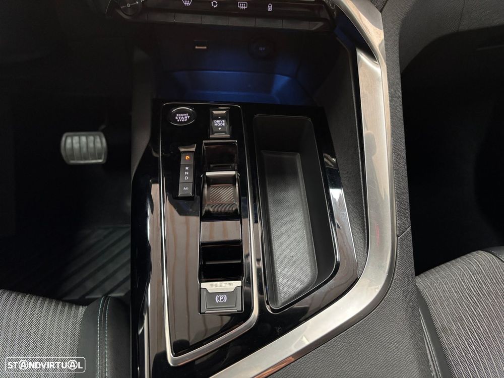 Peugeot 3008 1.5 BlueHDi Allure Pack EAT8 - 17