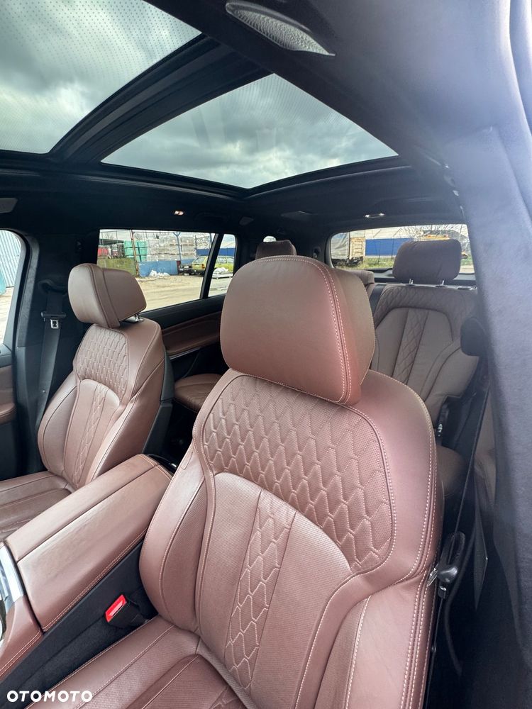 BMW X7 - 24