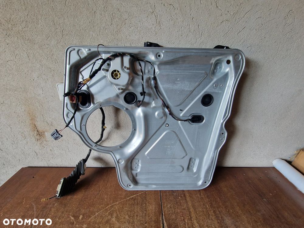 PODNOŚNIK SZYBY PRAWY VW T5 VW T6 2003r - 2019r - 9