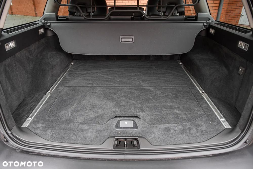 Volvo XC 70 D5 AWD Momentum - 31