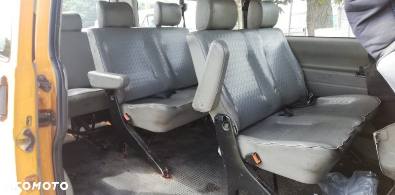 Volkswagen Caravelle - 9