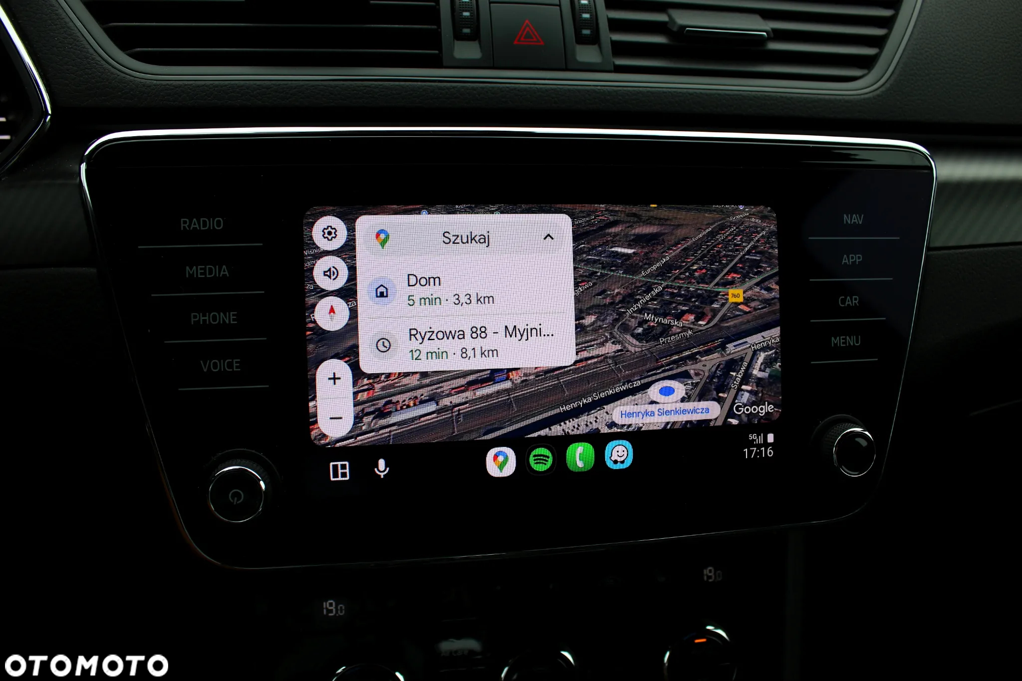 Skoda Superb 2.0 TDI SCR Style DSG - 23