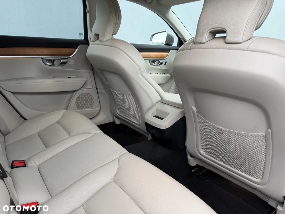 Volvo V90 D5 AWD Momentum Pro - 23