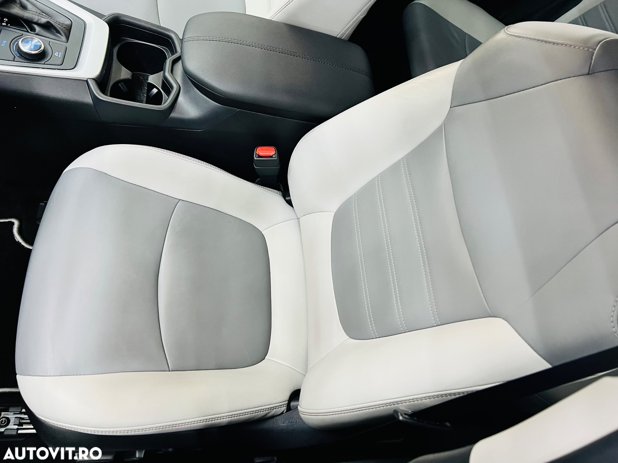 Toyota RAV4 2.5 4x4 Hybrid Lounge - 16