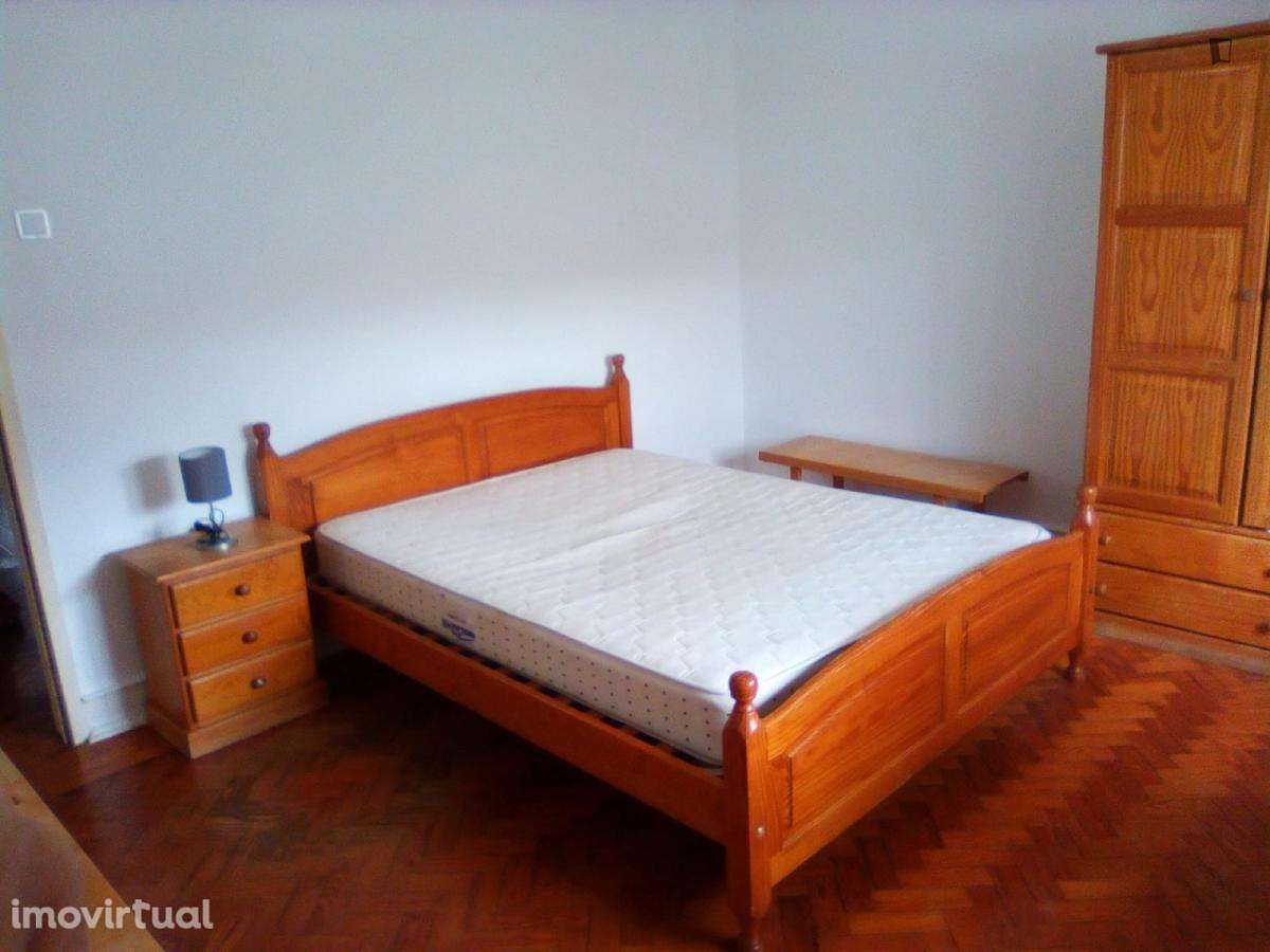 Quarto - localizado em Roma-Areeiro Lisbon - Grande imagem: 4/12