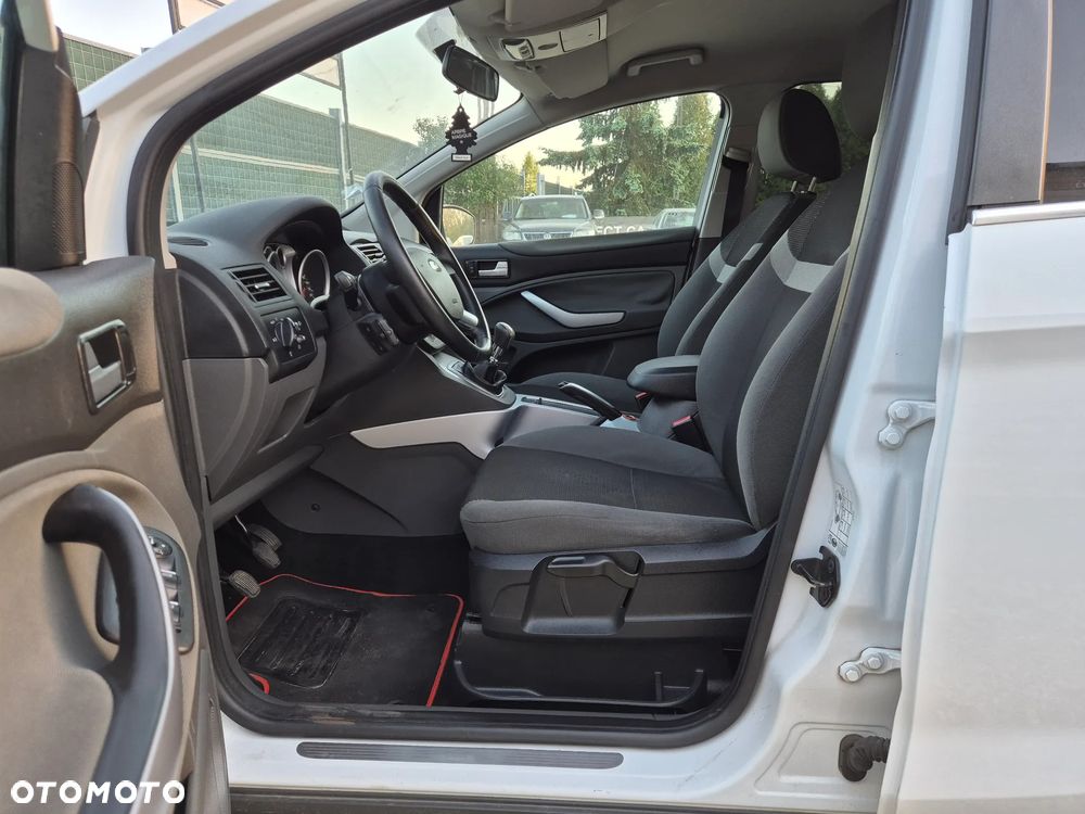 Ford Kuga 2.0 TDCi 2x4 Titanium - 5