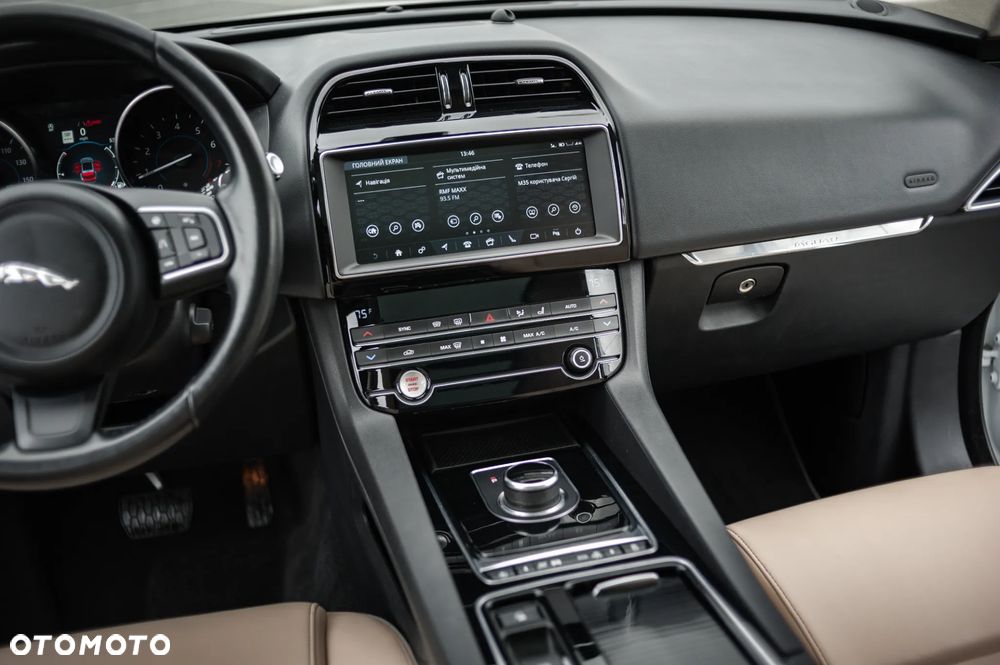 Jaguar F-Pace P250 AWD - 18