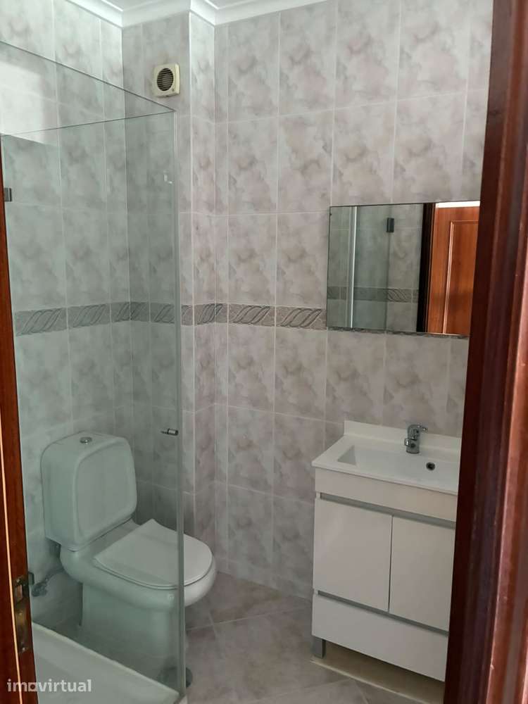 Apartamento T3 com garagem e varanda em Lomba - Grande imagem: 5/17