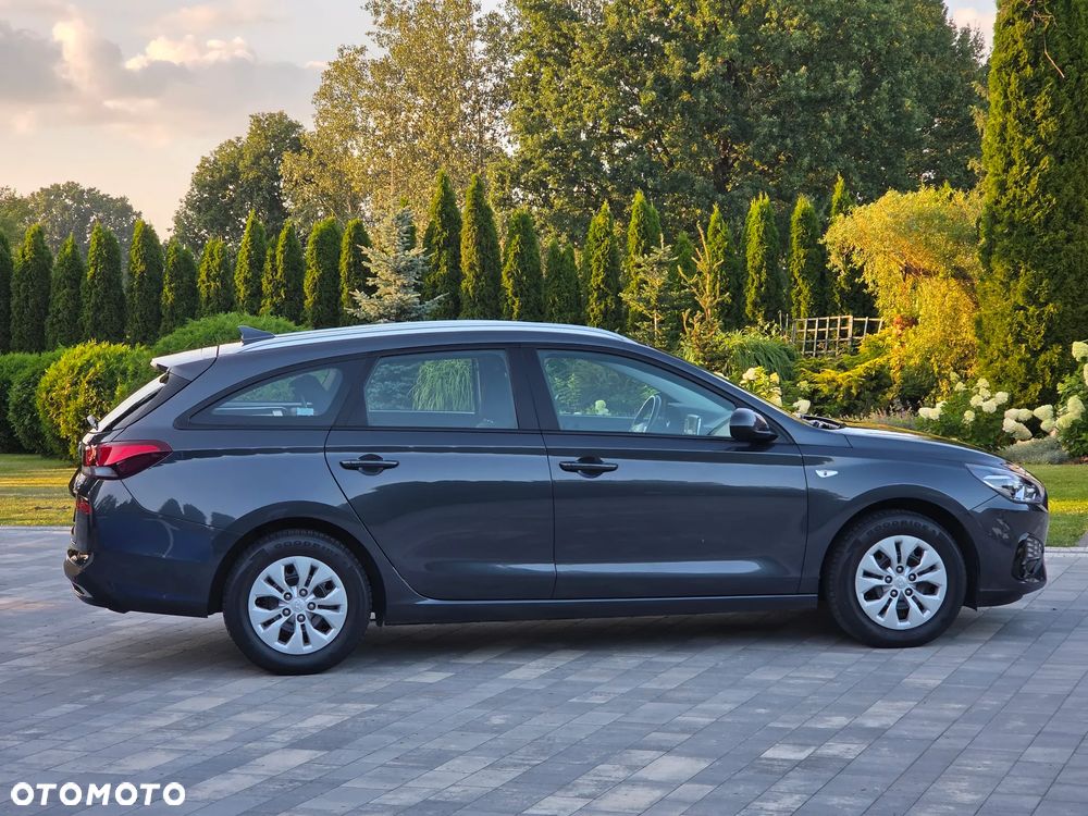 Hyundai i30 1.5 DPI Classic + - 16