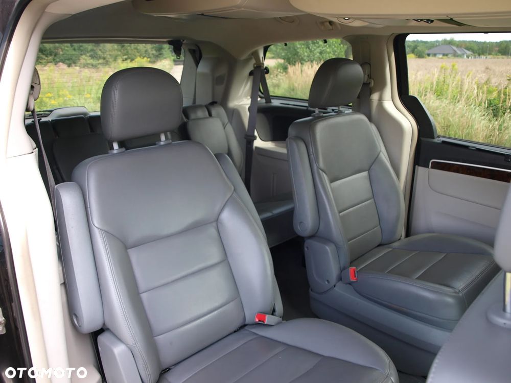 Volkswagen Routan - 19