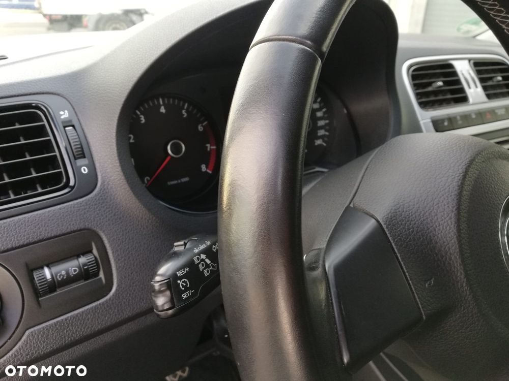 Volkswagen Polo 1.2 TSI MATCH - 34