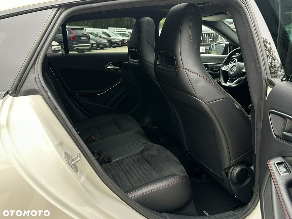 Mercedes-Benz CLA 250 4Matic 7G-DCT AMG Line - 20