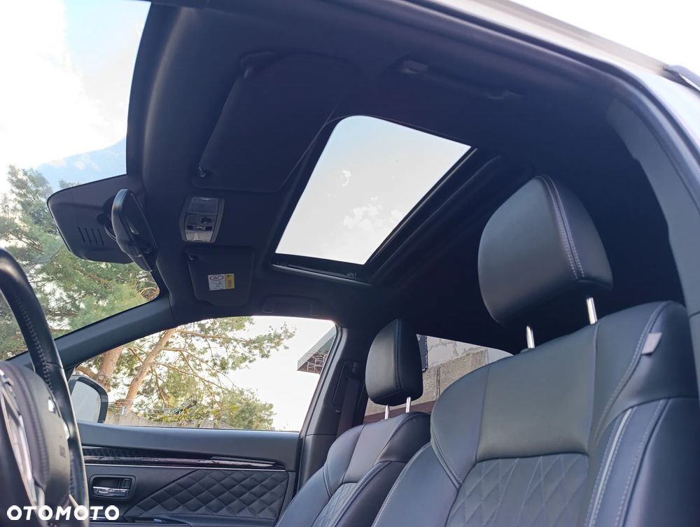 Mitsubishi Outlander 2.4 4WD Diamant+ - 24