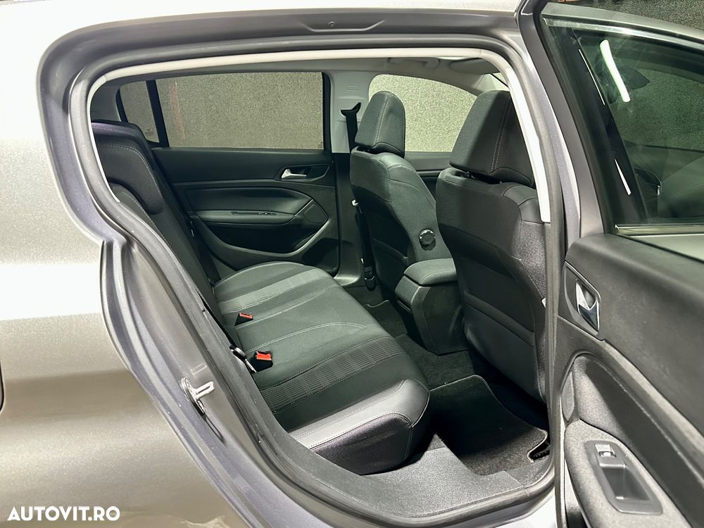 Peugeot 308 1.2 L PureTech Turbo S&S Allure - 9