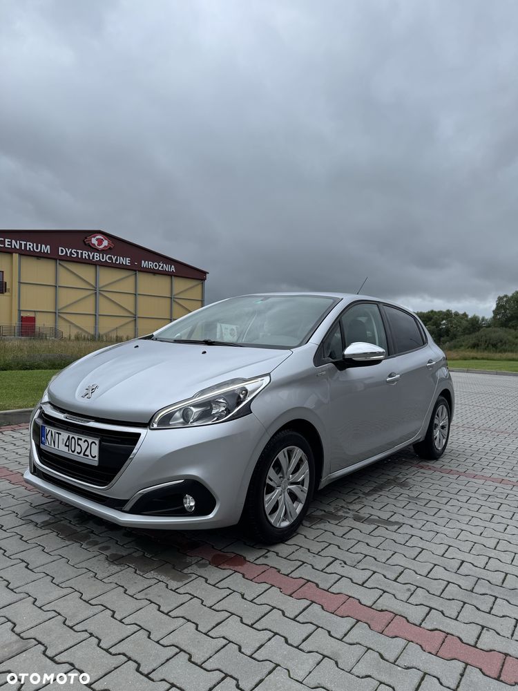 Peugeot 208 - 1