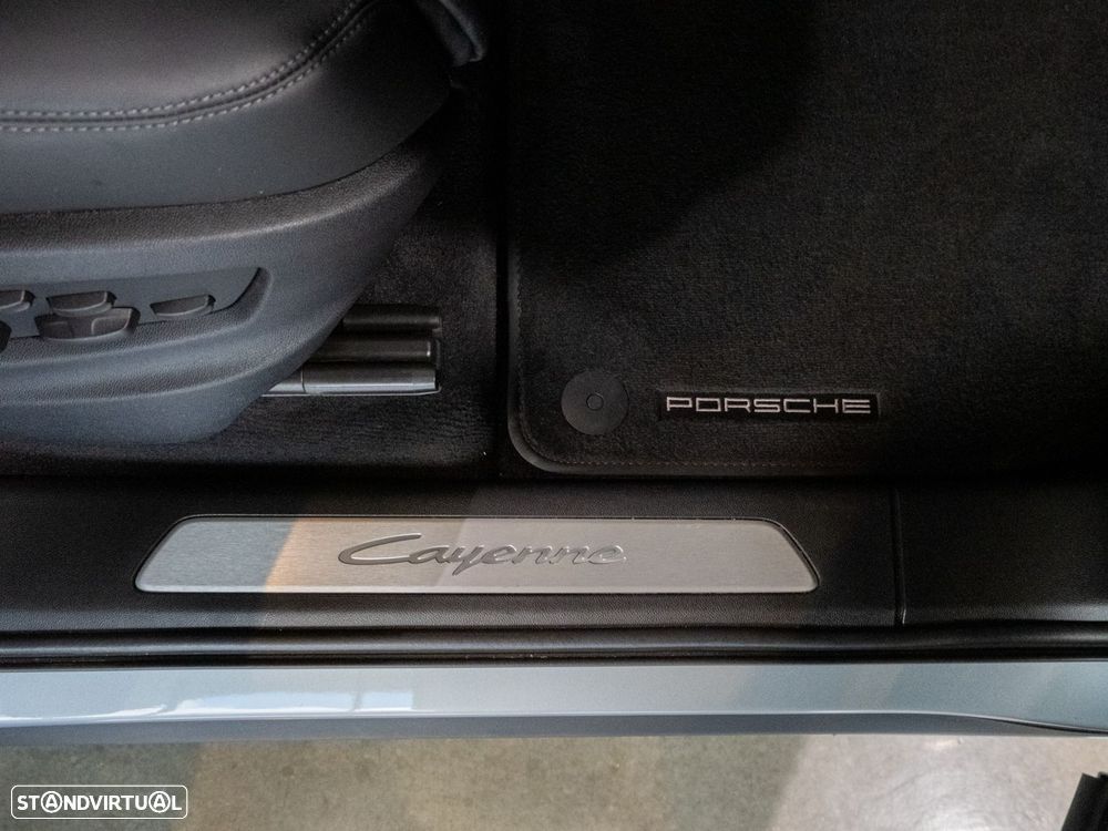 Porsche Cayenne Coupé E-Hybrid - 13