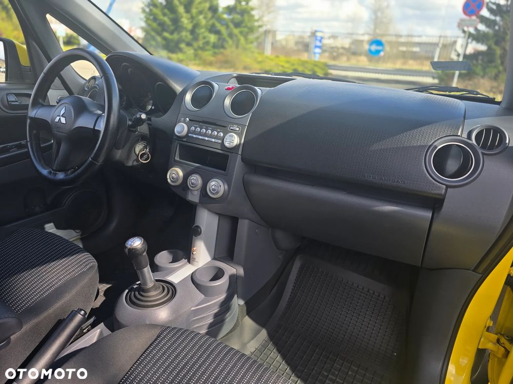 Mitsubishi Colt - 5