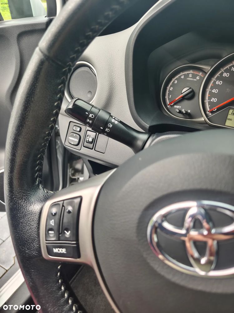Toyota Yaris - 22