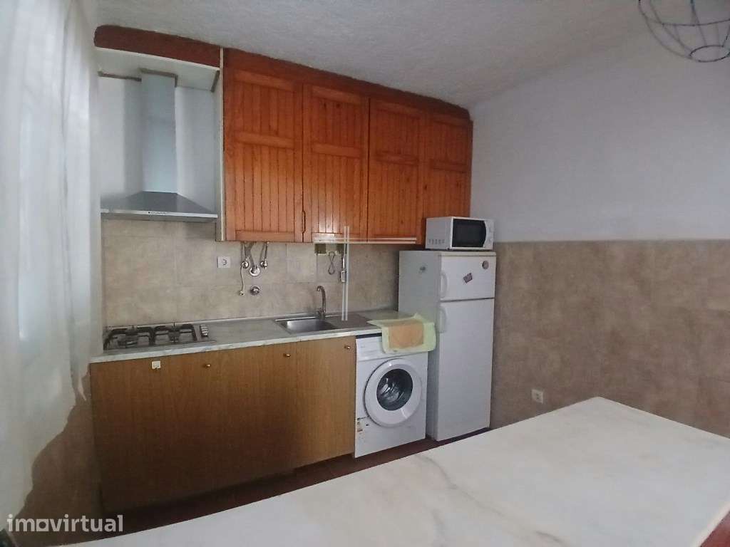 Moradia geminada T3, arquitetura tradicional- Aroeira - Grande imagem: 5/23