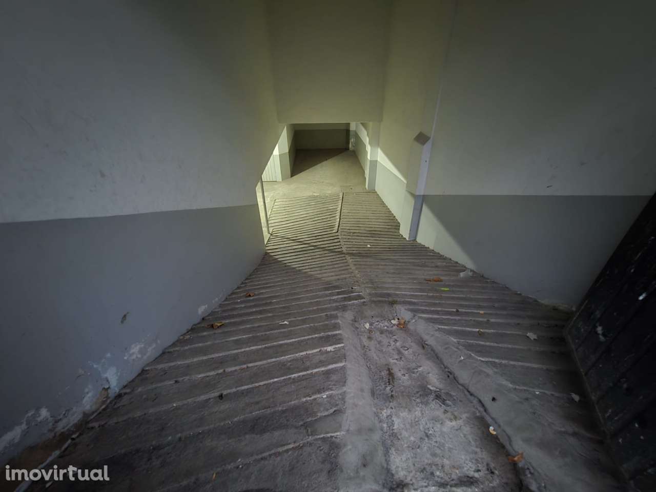 Alugo para Motas Garagem central Braga grande com 25m Quadrados - Grande imagem: 4/6