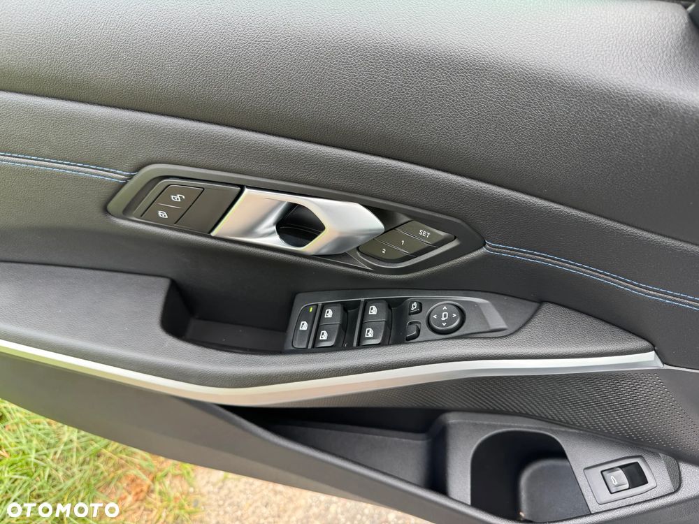 BMW Seria 3 320d xDrive mHEV M Sport Edition sport - 28