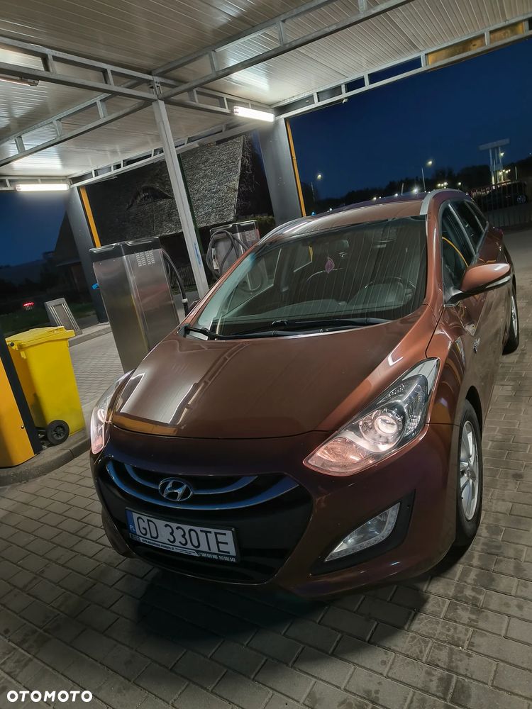 Hyundai i30 blue Kombi 1.6 CRDi Classic - 30
