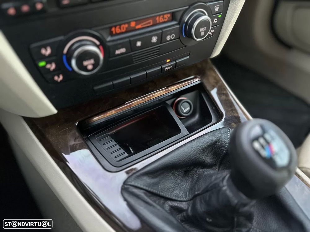BMW 320 d Coupe - 23