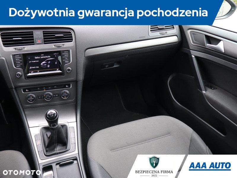 Volkswagen Golf - 10